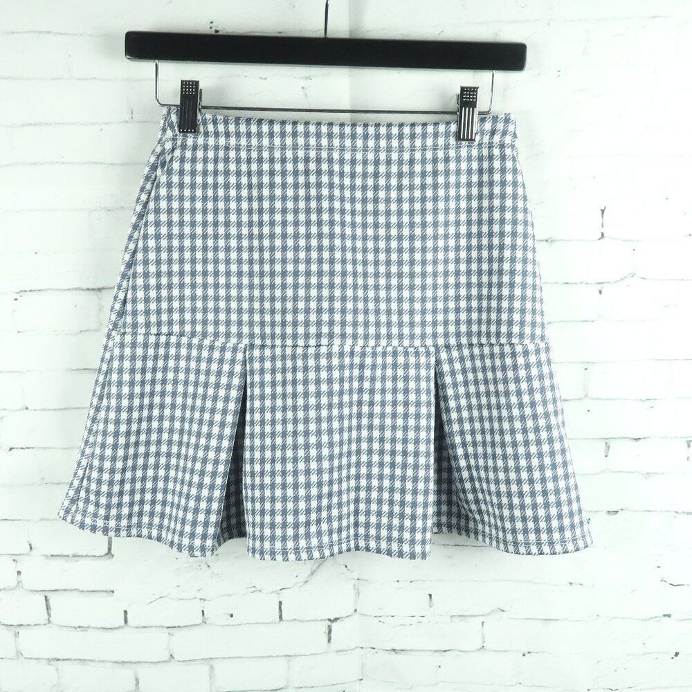 Chic Gingham Mini Skirt in Blue and White